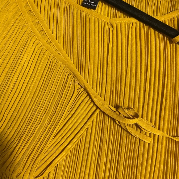 Never worn, Pristine Quality Forever 21 Blouse - Picture 4 of 4